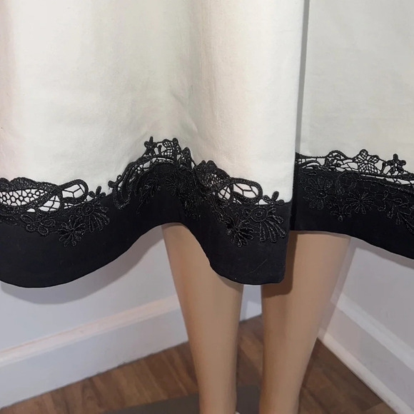 White House Black Market, 6, Cream sleeveless midi black floral embroidery - Picture 5 of 8